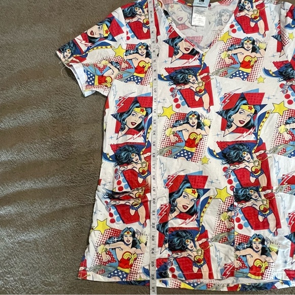 Wonder Woman XS scrub‎ top - Picture 7 of 8